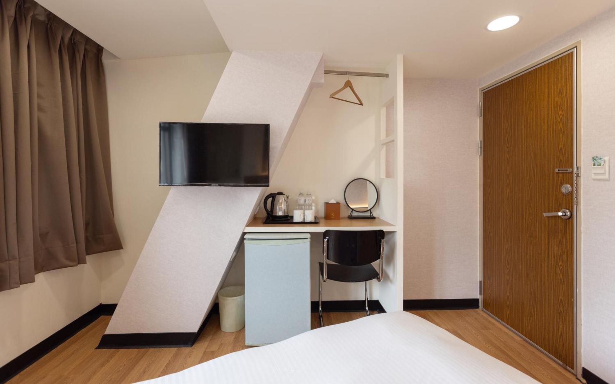 New World Hotel Тайпей Екстериор снимка