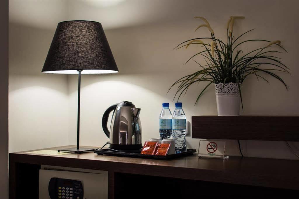 New World Hotel Тайпей Екстериор снимка